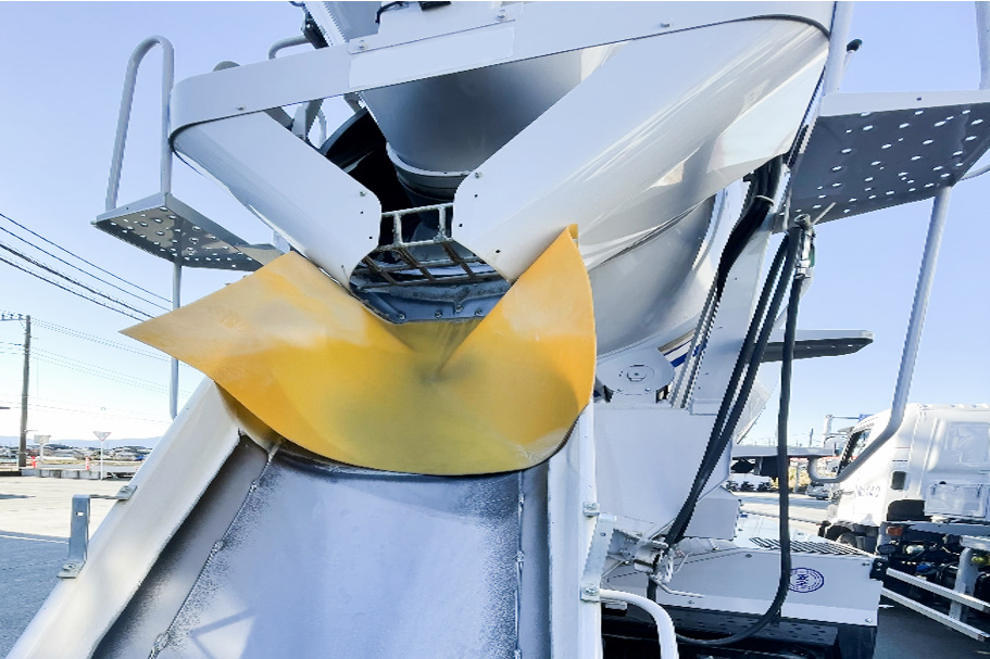 ironrubber_seat_04.jpg